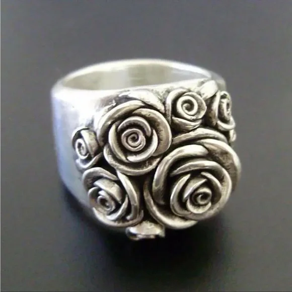 New Women’s Dazzling Flower 925 Silver Beautiful Ring - Picture 7 of 7